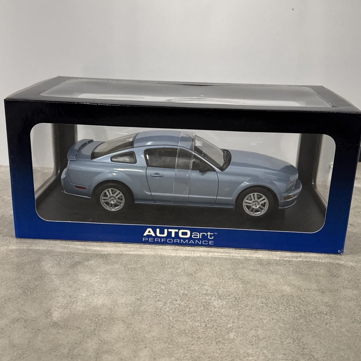 AUTOart 1:18 2005 Ford Mustang GT Windveil Blue #73014 Limited