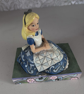Walt Disney Showcase Collection Enesco Alice "Awaiting An Adventure" 4023527