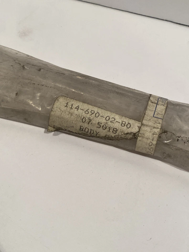 NOS 右侧后方 CHROME TRIM 梅赛德斯 W114 W115 300D 240D 220D 230 250 280 — 第 2/4 张图片