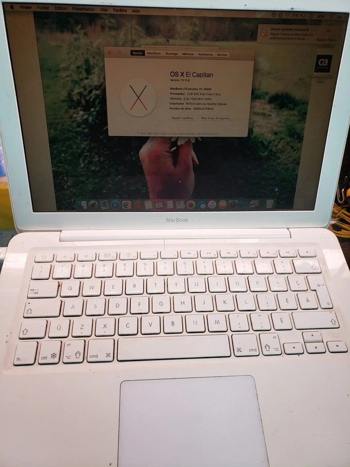 MacBook Pro 13" - 2.26GHz Intel Core 2 Duo - 4Gb RAM - late 2009 - Image 2 of 4