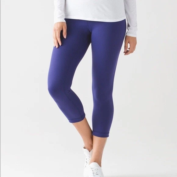 NWT Lululemon Wunder Under Crop III Reversible Size 2 Emperor Blue/Sapphire  Blue