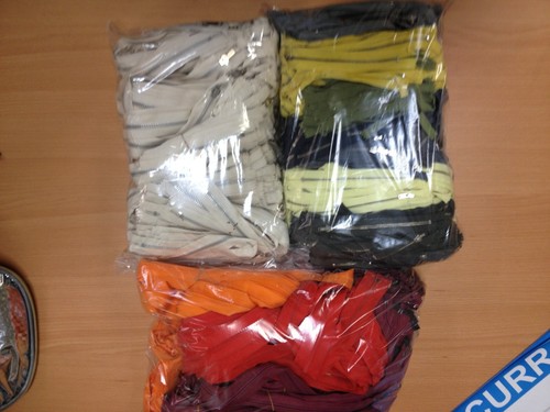 Zipper Zips Bulk Pack 1 KG Random Assorted Sizes Colours Plastic and Metal Zip - Picture 6 of 7