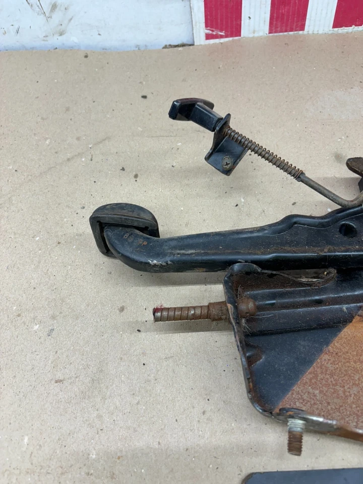 Dodge D100 D150 D350 1981 83 84 86 1987 montaje de pedal de freno eléctrico de emergencia OEM Foto 2 de 4