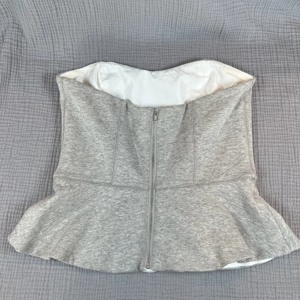 Camisa para mujer The Fifth Peplum sin tirantes gris forrada deshuesada tejida tubo top mediana Foto 2 de 4