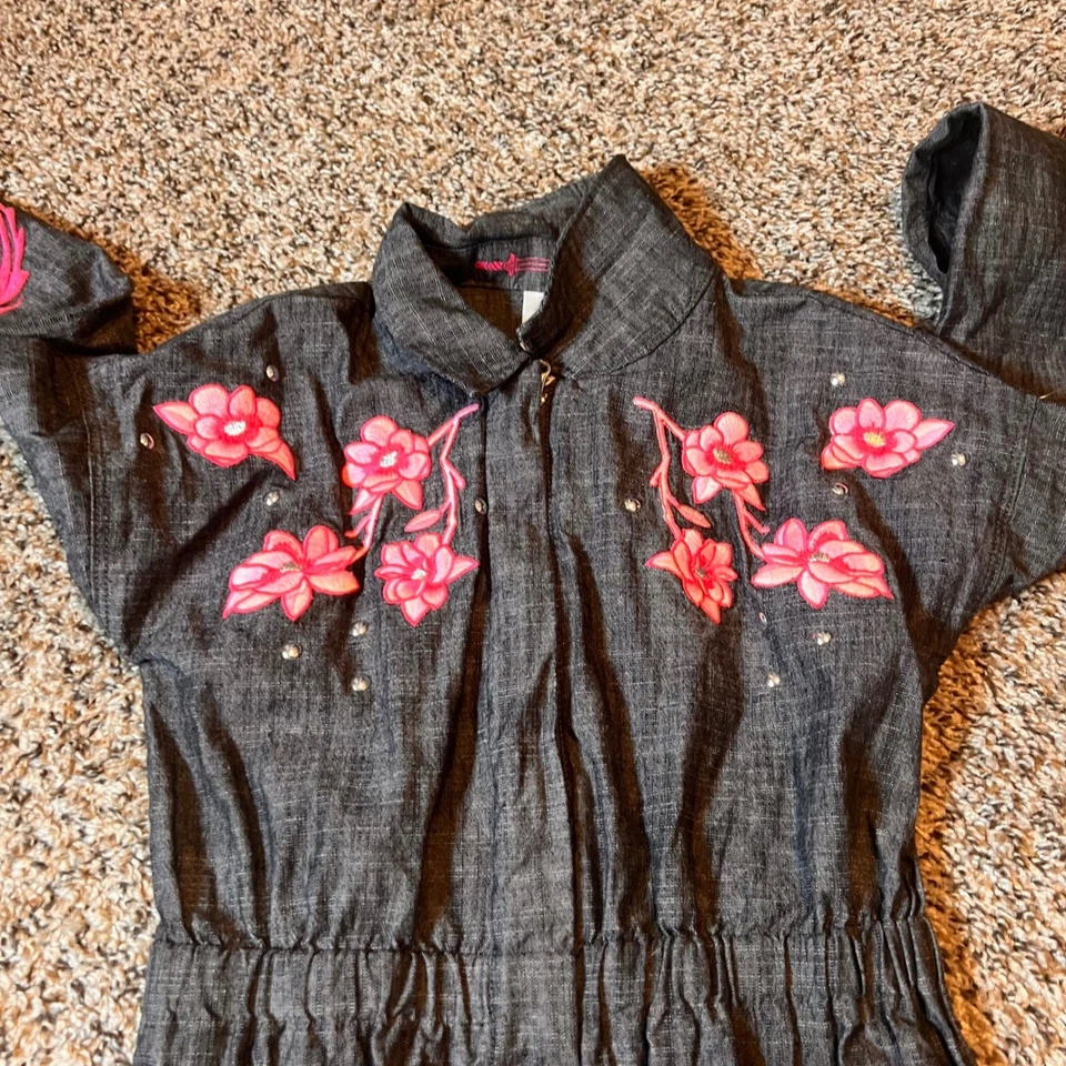 Mono Disney Dragón y Floral Bordado Denim Look Mameluco Talla 9/10 Foto 2 de 4