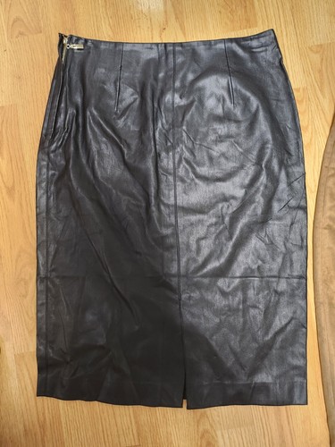 Two Women's Size 6 Skirts, 1 Faux Leather, 1 Faux Suede - Bild 4 von 6