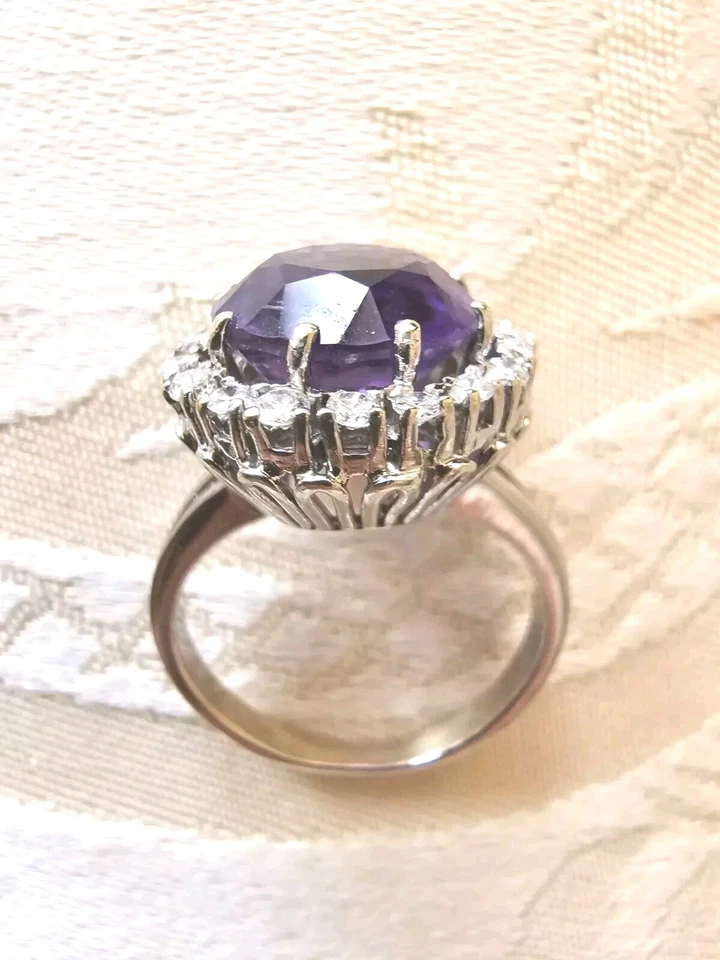 585 Goldring Vintage mit 18 Brillanten und wertvollen, großen, dunklen Amethyst. - Bild 2 von 4