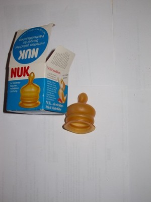 Baby NUK-SAUGER für Weithalsfläschchen  mittelfeine Lochung   absolut  unbeleckt