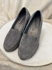 Skechers Shoes Women's Size 8 Gray Leather Relaxed Fit Slip On Loafers comfy