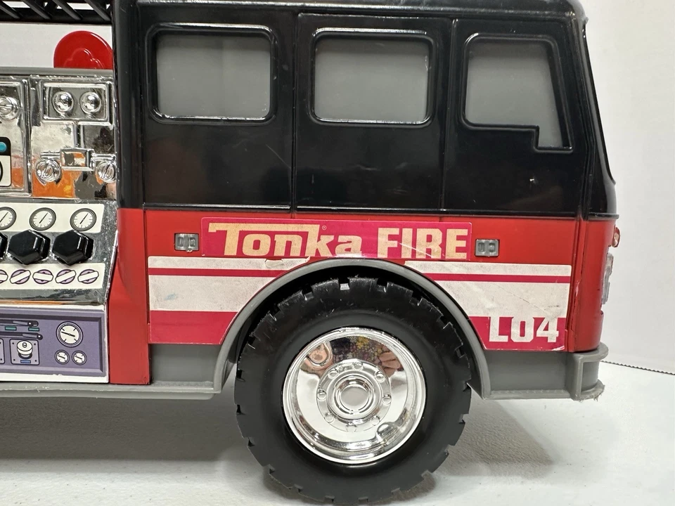 Tonka 2011 Hasbro Red Fire Rescue Truck #07728 Lights Sounds Ladder Funrise - Image 3 of 4