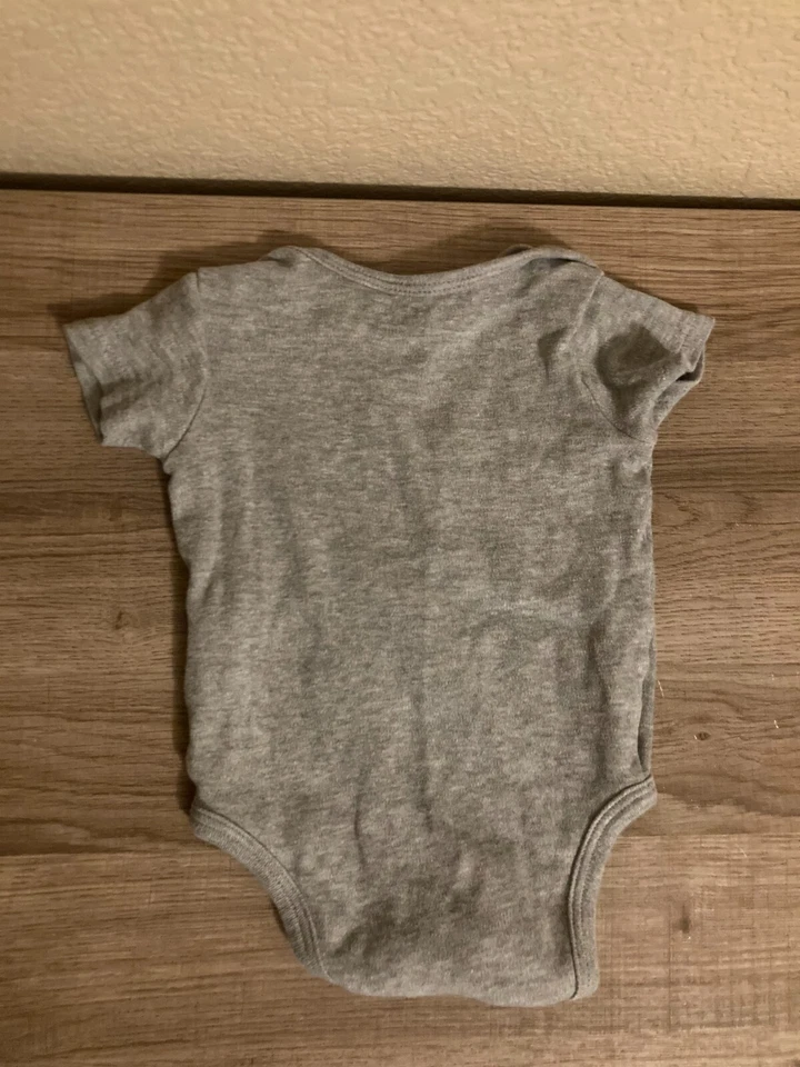 St. Louis Cardinals Bodysuit 3-6 Months Gray Short Sleeve Cotton Rayon Blend GUC - Image 3 of 3