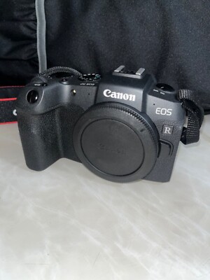 Canon EOS RP schwarz mit 50mm Objektiv & 24-105mm Objektiv. Blitz, Tasche & Stativ inklusive.