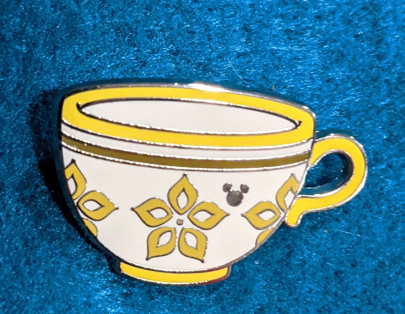 New Disney Pin Alice in Wonderland Yellow Teacup 2015 Hidden Mickey Disney Pin
