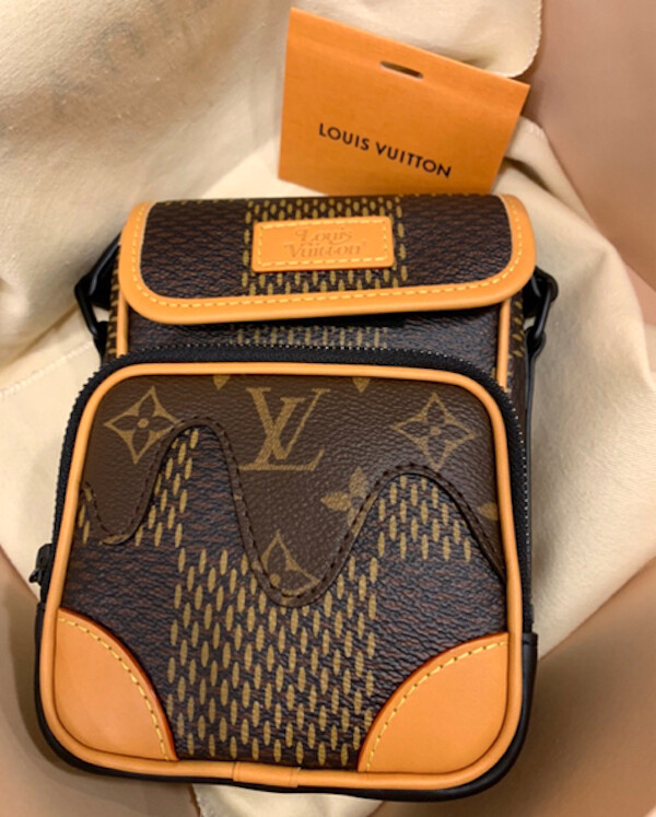 Louis Vuitton NIGO e Messenger Crossbody Bag Purse N40357