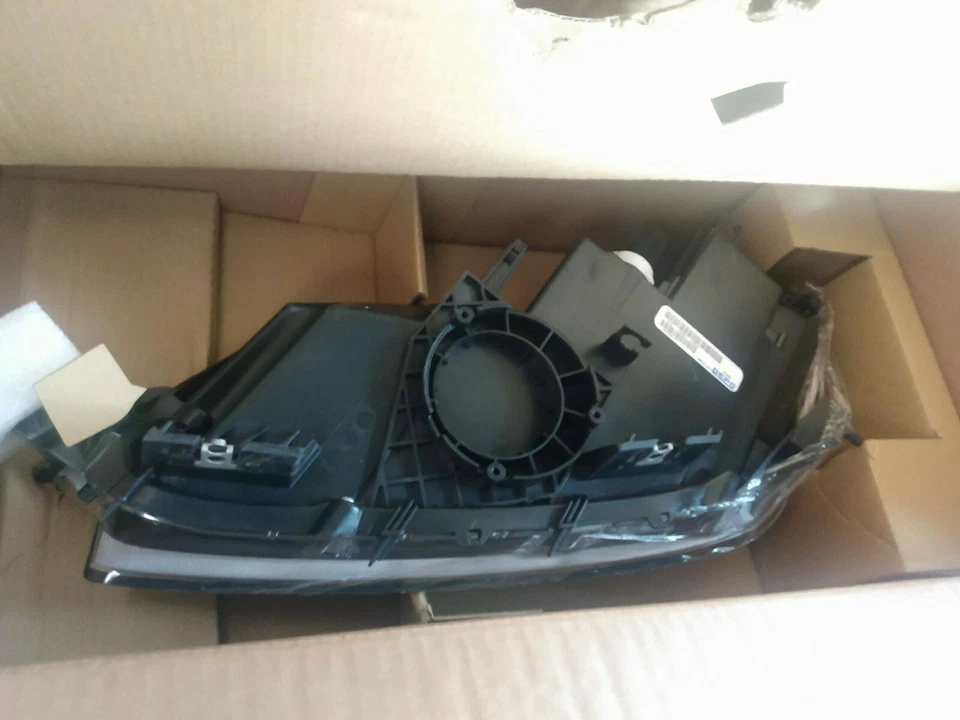 Headlight Assembly Right Maxzone 316-1136R-USD2 fits 2007 Mazda CX-7 - Image 2 of 2