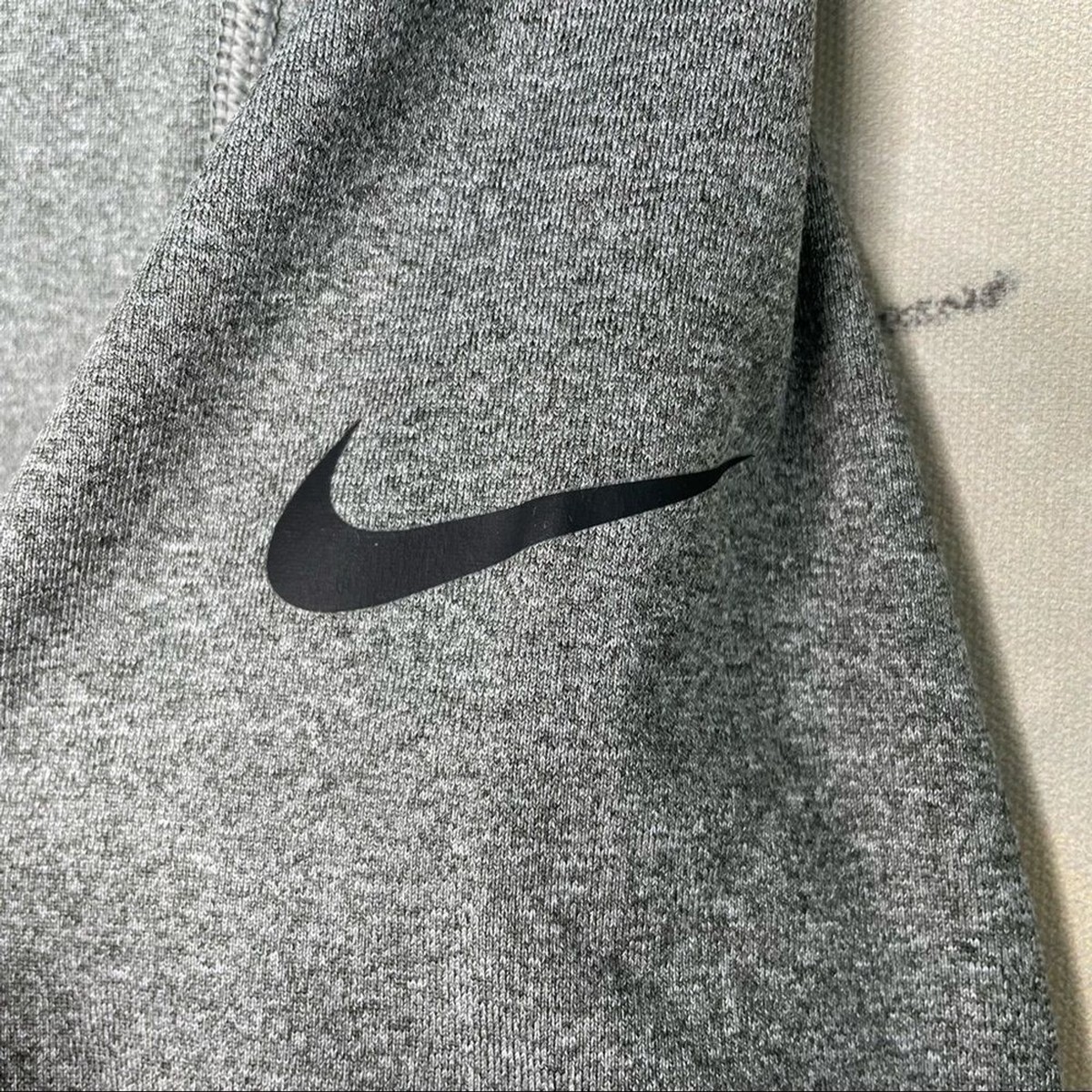 nike shirt with thumb holes