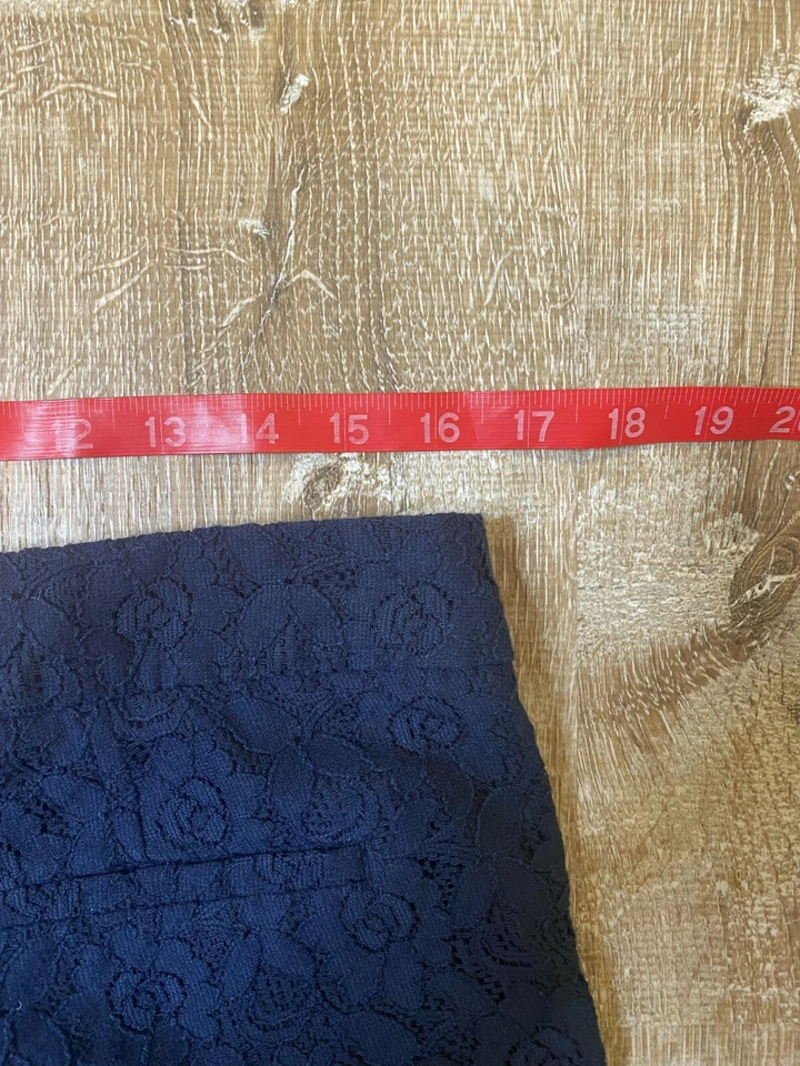 Kenar Mujer Pantalones Cortos de Encaje Azul Marino Bolsillo Frente Plano Vestido Cremallera 8 Usado en Excelente Condición Foto 4 de 4