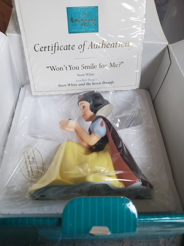 WDCC Disney WONT YOU SMILE FOR ME Snow White Sculpture & Certificate