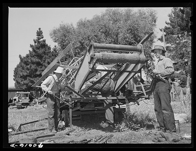 Photo:Genesee Idaho 1941 Repairing Combine Getting Ready for Harvest