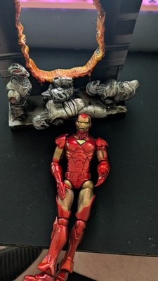 Marvel Select Iron Man With Ultron Base 