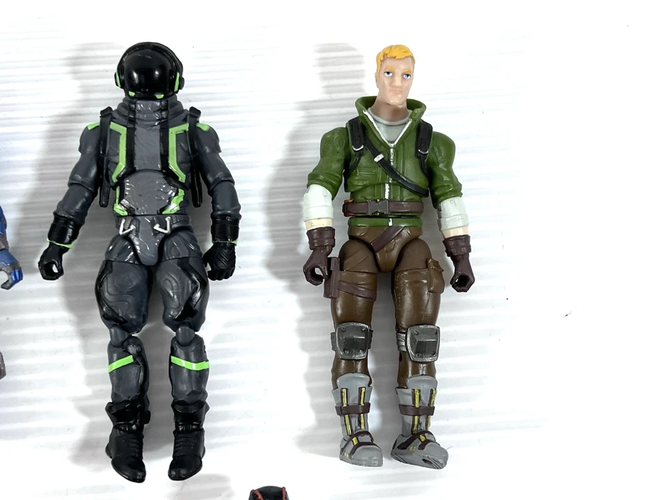 Lote de 9 figuras de acción Jazwares Fortnite 4" Ice King Sentinel Dark Cuddle Team Foto 4 de 4