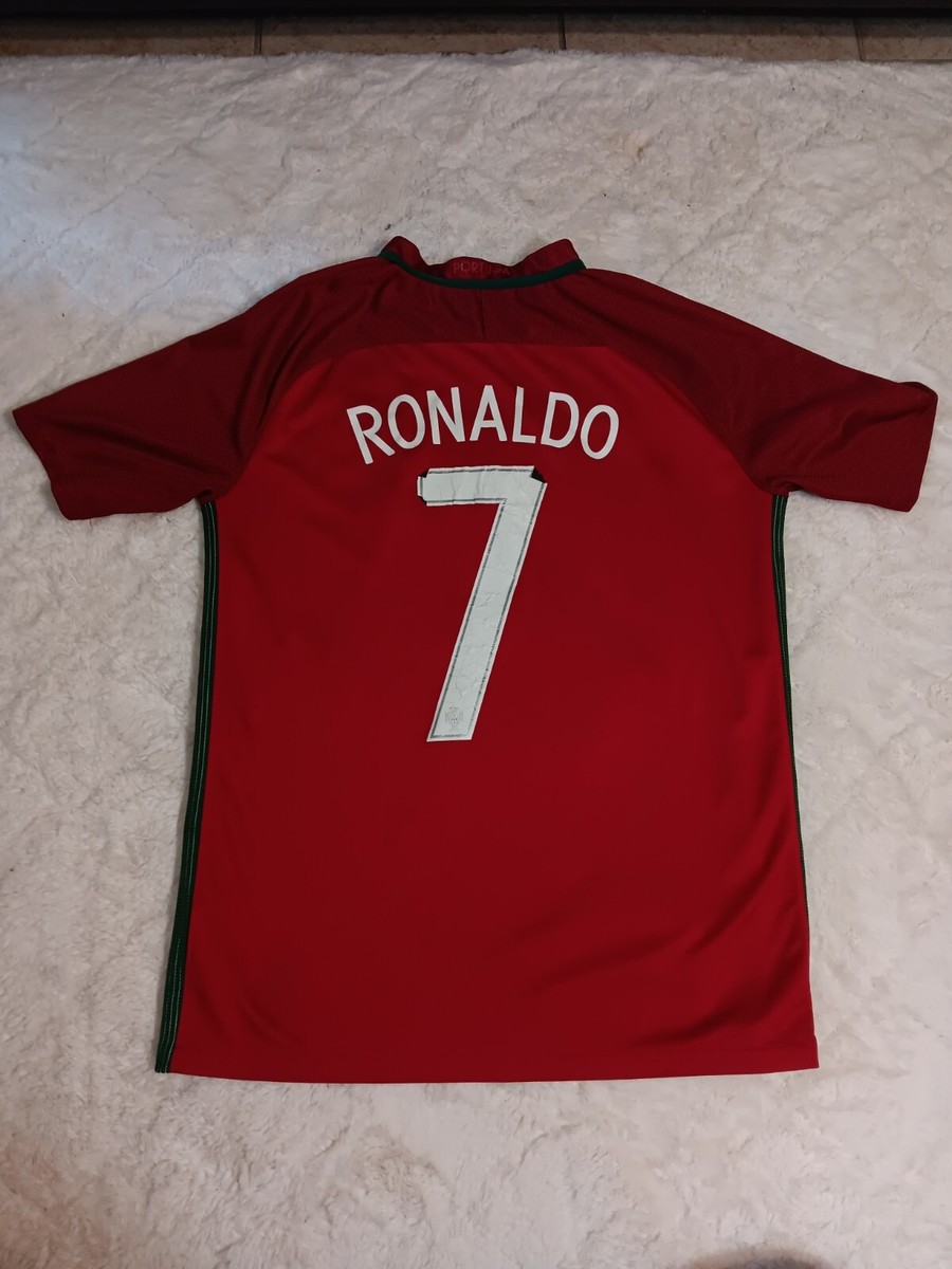 Nike Ronaldo Jersey Mens Medium Soccer Red color Cristiano Ronaldo