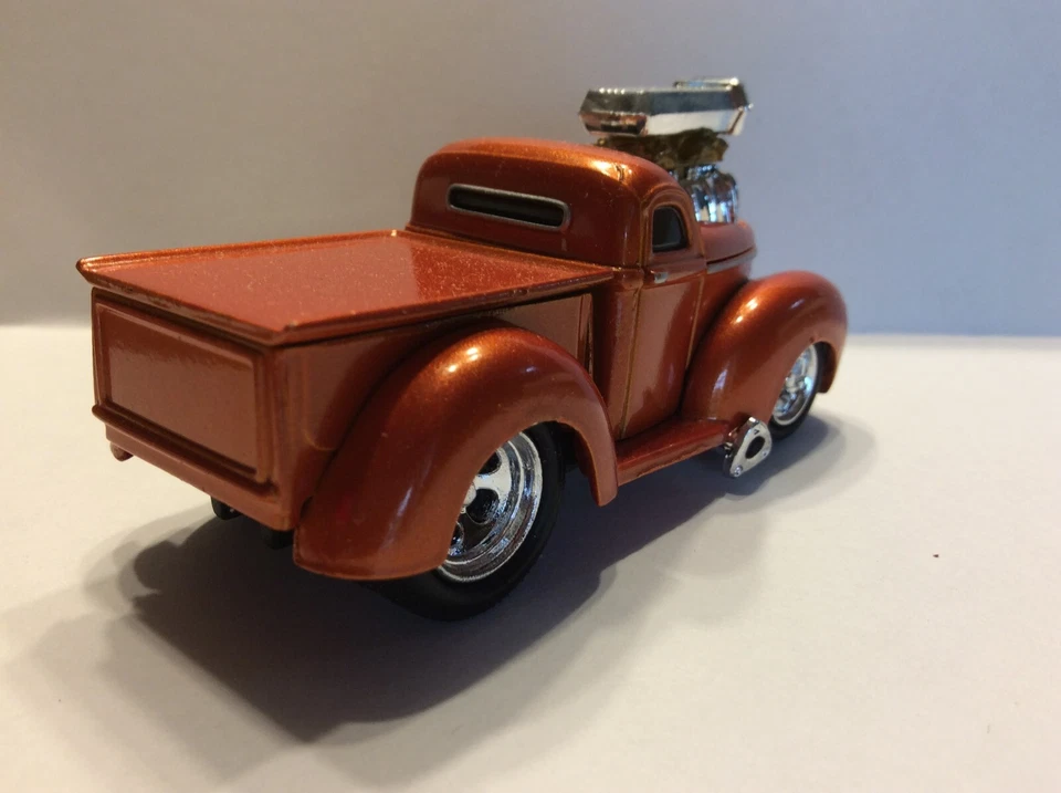 MUSCLE MACHINES 1940 40 WILLYS PICKUP TRUCK LIMITED EDITION -- 1/64 DIECAST - - Image 2 of 4