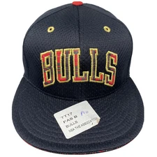 Adidas Men's CHICAGO BULLS  Fitted Hat Cap Size 7 3/8 Plaid Under Visor