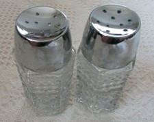 VINTAGE Anchor Hocking Wexford Clear Glass Diamond Pattern Salt & Pepper Shakers