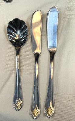 Set of 3 Wallace ST REGIS GOLD Accent Stainless 18/8 Sugar Spoon Butter Knives