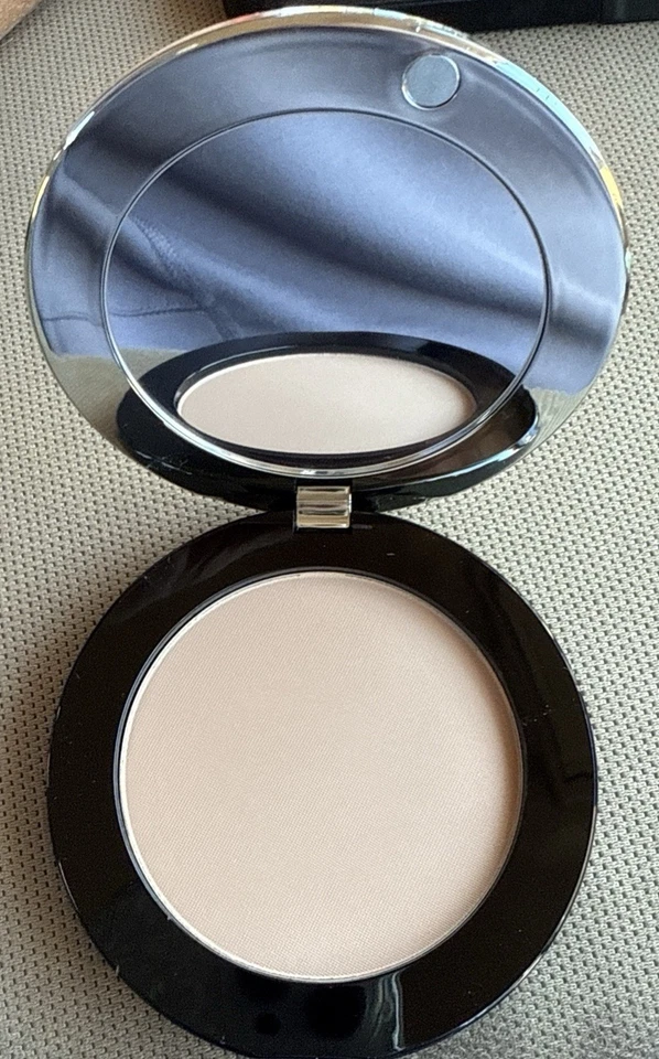 Urban Decay All Nighter Longwear Mattifying Setting Powder - Image 2 of 4