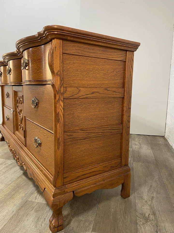 Lexington Furniture Victorian Sampler Collection Triple Door Dresser - Image 4 of 4