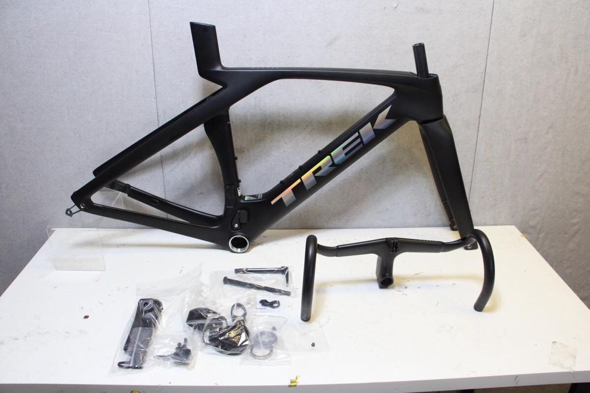 TREK MADONE SLR Gen 7 Carbon Frame 52 (2024) with Handlebar TREK MADONE SLR Gen 7 Carbon Frame 52 (2024) with Handlebar
