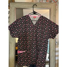 Dickies scrub top hearts size Md