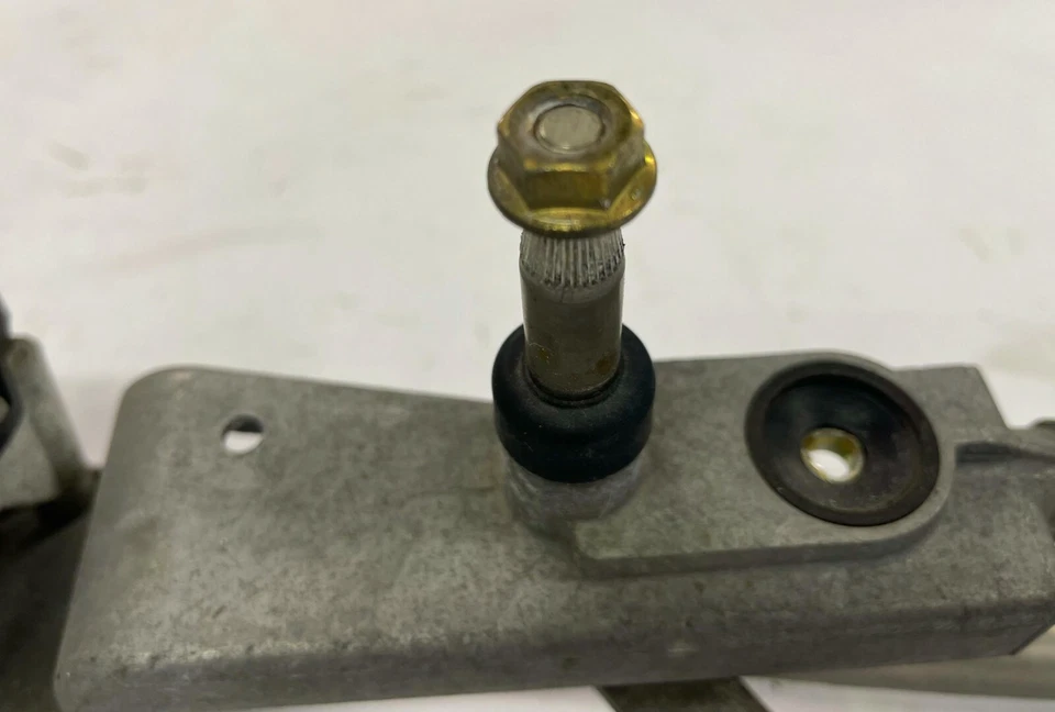 2000 Ford Focus OEM Front Windshield Wiper Motor Transmission Linkage 07 06 05 - Image 4 of 4