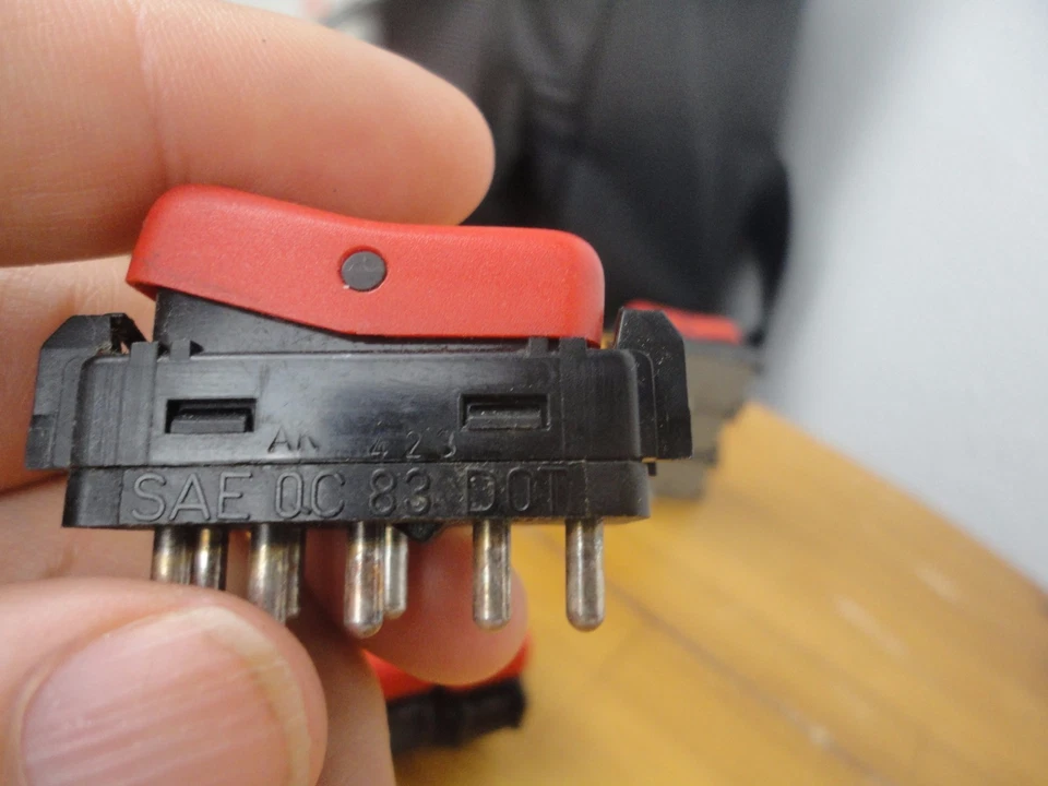 Interruptor de advertencia de peligro OEM MERCEDES-BENZ 1248200110 Foto 4 de 4