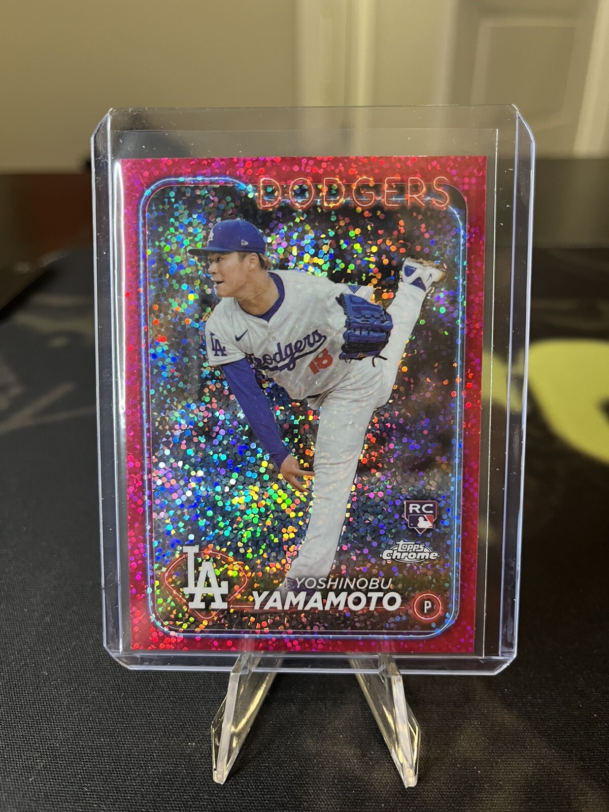 2024 Topps Chrome Yoshinobu Yamamoto RC REFRACTOR MAGENTA SPARKLE /350 #18