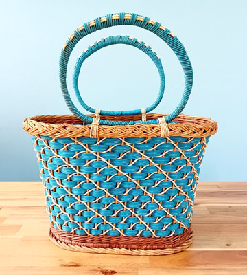 Absolut atemberaubende Vintage 50er Jahre Einkaufskorb Tasche in blau weiß & Korbgeflecht