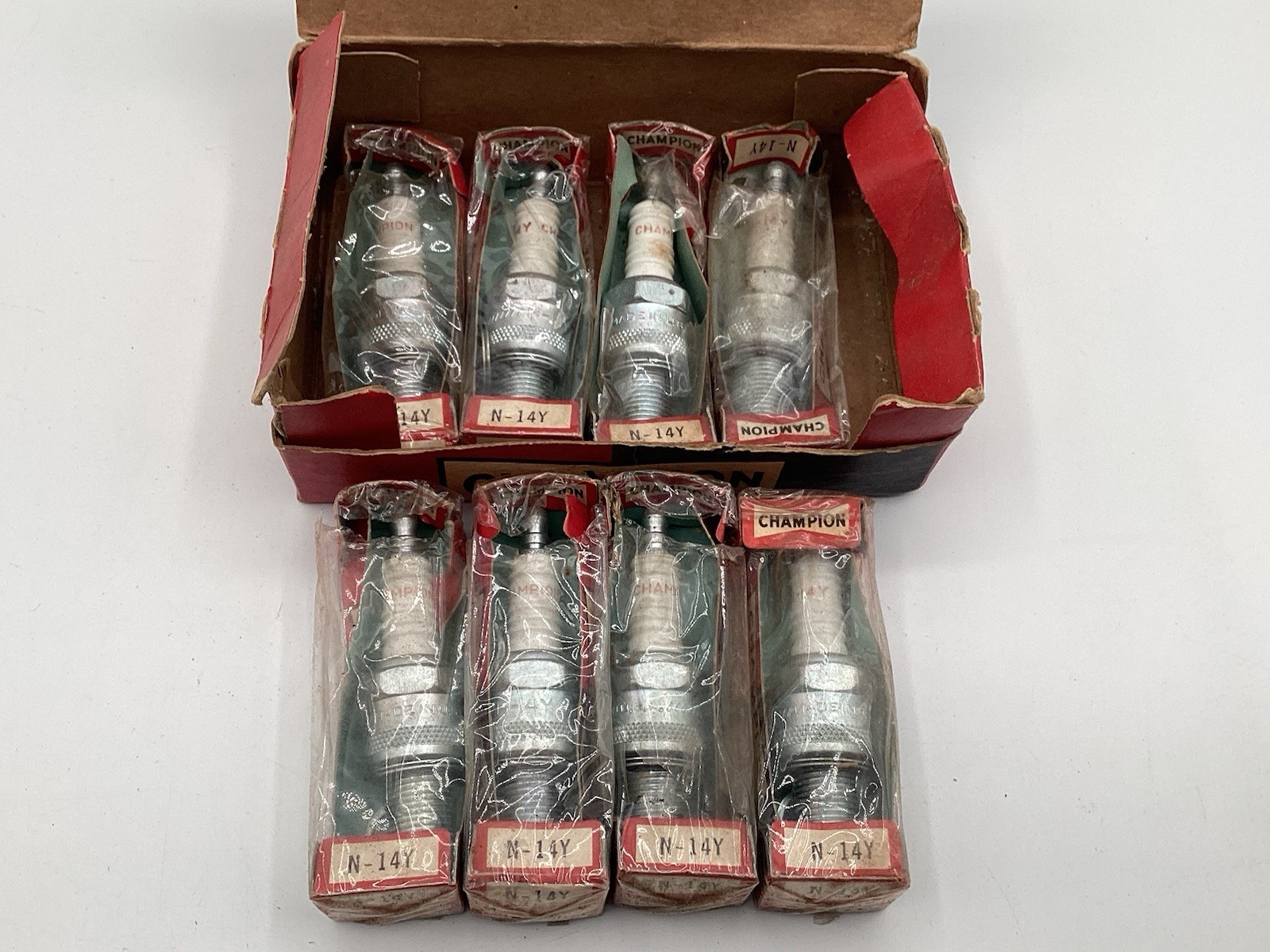 LOT OF 8 CHAMPION N-14Y SPARK PLUGS NEW OLD STOCK