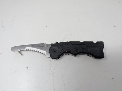 Smith & Wesson 1st Response Rescue Folding Knife SW911N Serrated (G8)