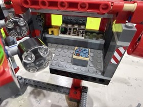 LEGO Set 8077 - Atlantis Exploration HQ - 99% Complete W Minifigures And Instru