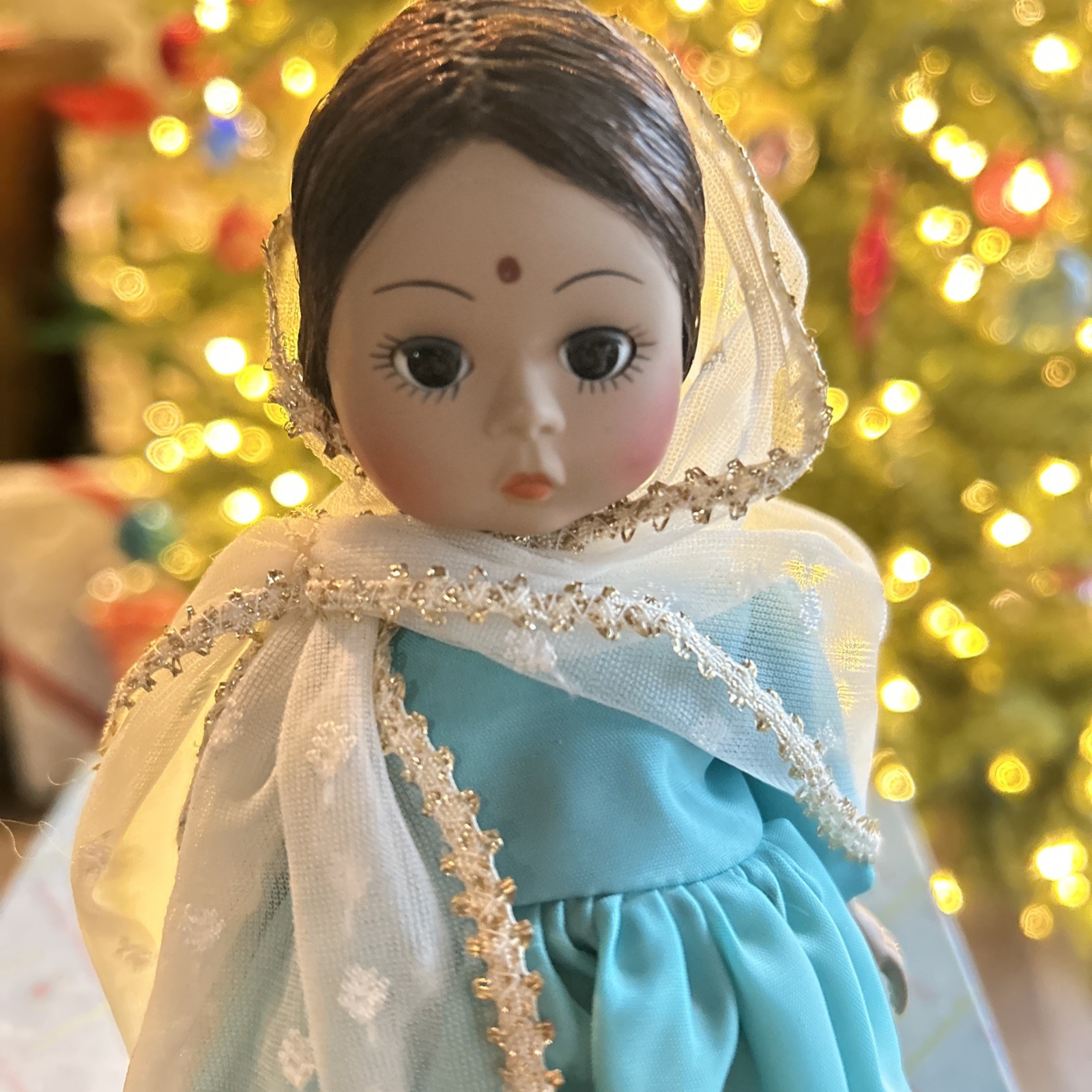 Original Vintage Madame Alexander International Doll India 575 w/Box