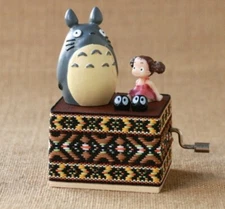 MY NEIGHBOR TOTORO WITH MEI KUSAKABE WEAVING HAND CRANK MUSIC BOX  