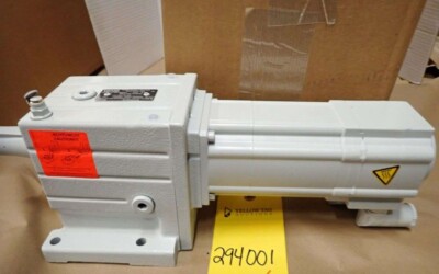 NEW NIB LENZE GST05-2S-VBR-09HC41 SERVO GEAR MOTOR MCS09H41LRS0B0 GEAR BOX
