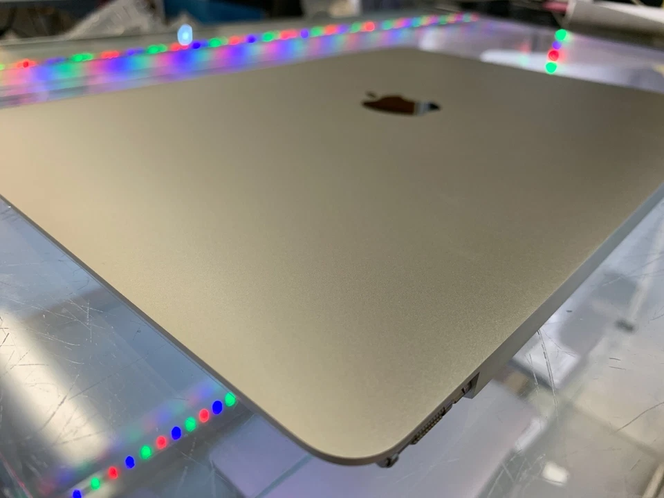 Genuine OEM Apple Macbook Air Retina 13" Silver Full Screen Assembly  A2179 2020 - Image 2 of 4