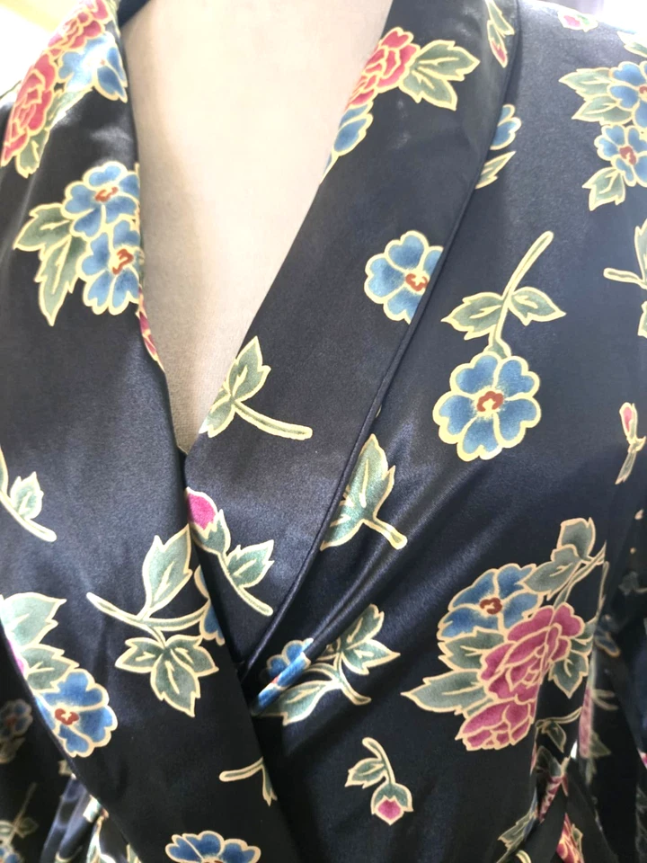 Bata y vestido floral largo satinado pequeño floral Go Softly para mujer azul marino floral A426 Foto 3 de 4