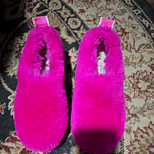 UGG Fluff Yeah Women  s Pink Faux Fur Slip-On Slippers Rubber Sole US 5