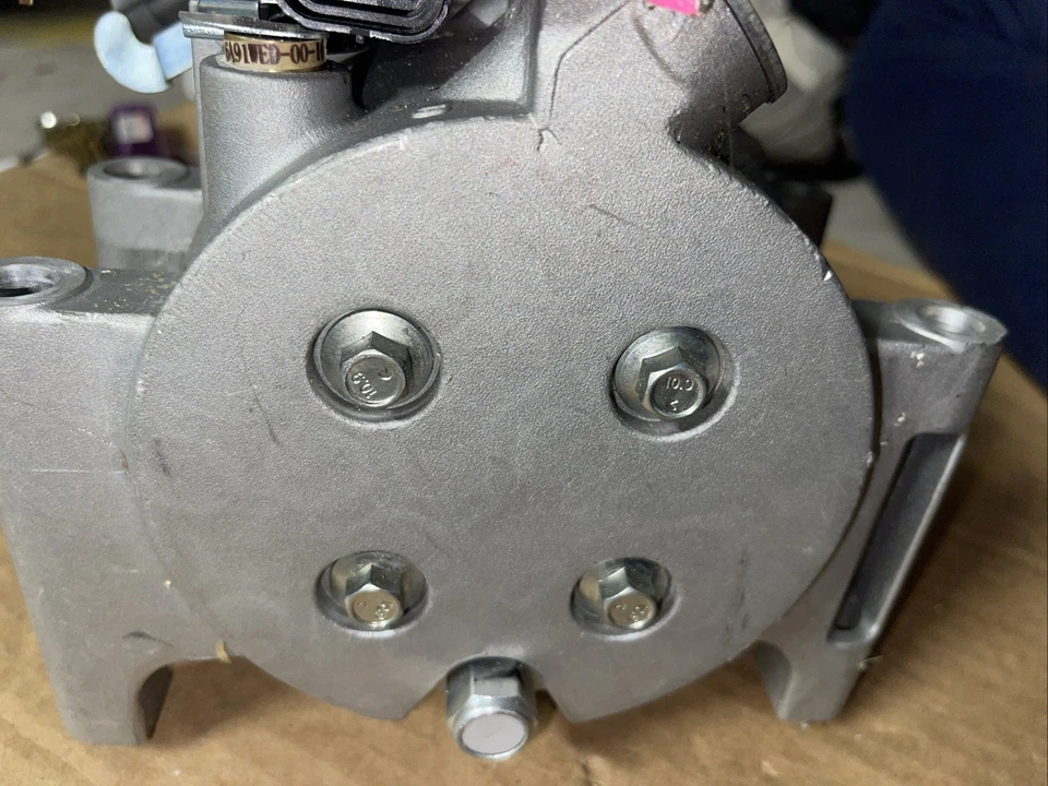 Conjunto de compresor de aire acondicionado Carquest T78561 (genuino) Foto 4 de 4