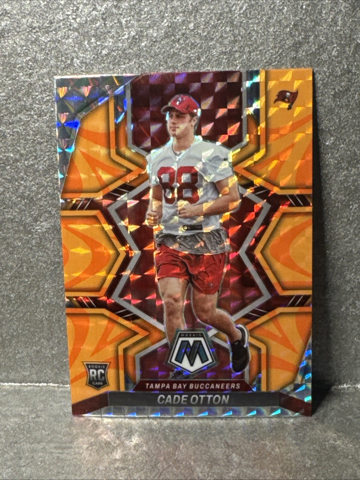 2022 Panini Mosaic - Rookies Cade Otton #361 Mosaic Reactive Orange Prizm (RC)
