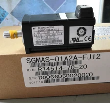 1PC YASKAWA SGMAS-01A2A-FJ12 SERVO MOTOR NEW Free delivery